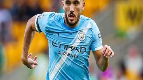 “网球风云：梅德韦杰夫展“超风超疯”实力，挺进四强对决”